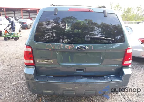 2010 Ford Escape Xlt z USA, uszkodzony, nr VIN 1FMCU9D70AKD15802